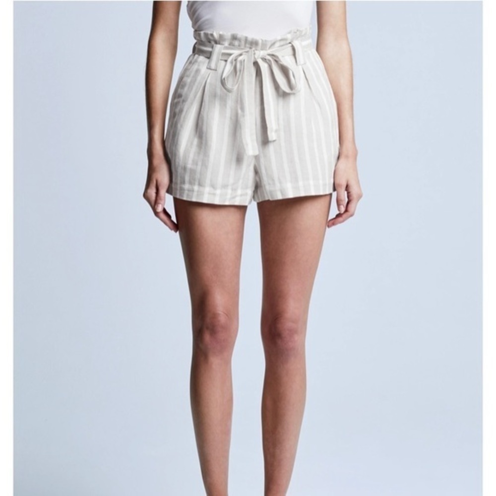 L'AGENCE Alex Linen olive/ivory stripe Shorts - Picture 3 of 9